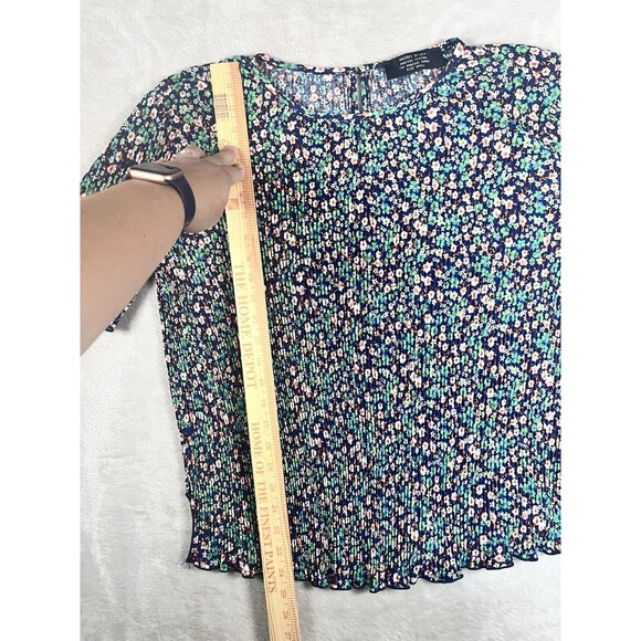 Dressed in LALA Louie Luxe Pleated Top Sz S in Wildflower Ditzy Floral Fairy - Picture 7 of 10